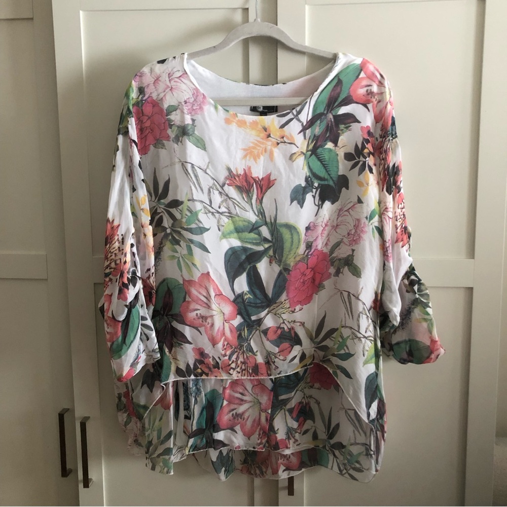 M  Poncho Style Top 60% Silk NWT